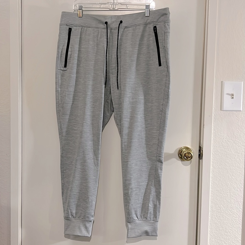 Mens AE Joggers, size Large